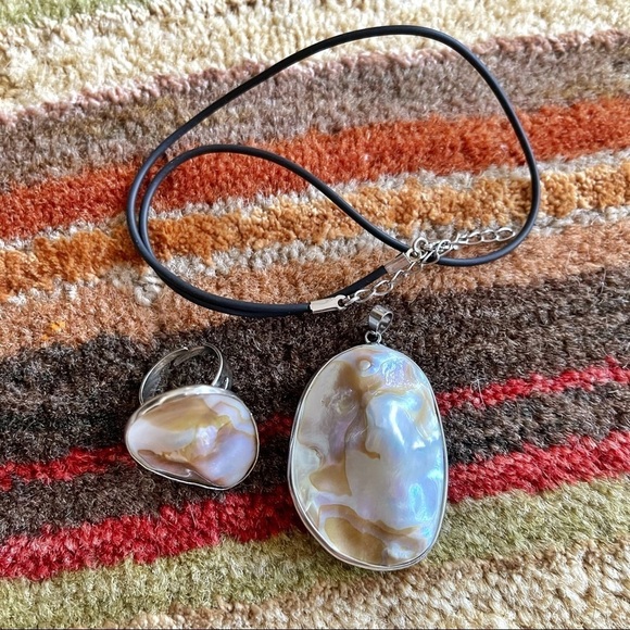 Mother of Pearl and Silver pendant and ring set - Picture 5 of 8